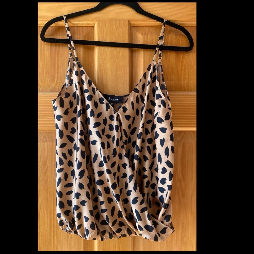 NWT: aakaa top